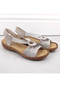 Komfortowe sandały damskie wsuwane z gumką metallic Rieker 60880-90 srebrny. Zapięcie: bez zapięcia. Kolor: srebrny #8