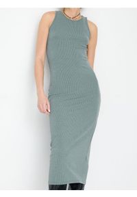 Sinsay - Dopasowana dzianinowa sukienka midi - zielony. Kolor: zielony. Materiał: dzianina. Długość: midi #1