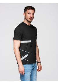 Ombre Clothing - Męska koszulka z bawełnianego jerseyu z dużym bocznym napisem – czarna V1 - Rozmiar: L. Okazja: na co dzień. Kolor: czarny. Materiał: jersey, bawełna. Wzór: napisy. Styl: casual, klasyczny, sportowy #1