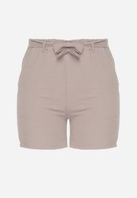 Born2be - Ciemnobeżowe Szorty Typu Bermudy z Wysokim Stanem z Gumką w Pasie i Wiązaniem Seviiana. Okazja: na co dzień. Stan: podwyższony. Kolekcja: plus size. Kolor: beżowy. Materiał: koronka, materiał. Wzór: koronka. Sezon: lato. Styl: elegancki, casual #5