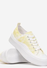 Born2be - Żółto-Białe Trampki Cambrisa. Nosek buta: okrągły. Kolor: żółty. Materiał: jeans, materiał, guma. Szerokość cholewki: normalna #5