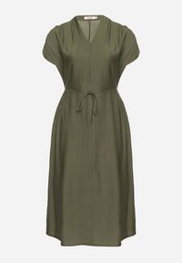 Born2be - Zielona Wiskozowa Sukienka Pudełkowa z Cienkim Paskiem i Kieszeniami Lumivorae. Okazja: na co dzień. Kolekcja: plus size. Kolor: zielony. Materiał: wiskoza. Typ sukienki: proste, dla puszystych. Styl: elegancki, casual #6