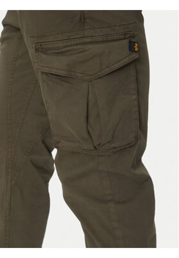 Alpha Industries Joggery Twill 116202 Zielony Regular Fit. Kolor: zielony. Materiał: bawełna