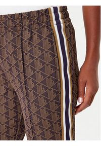 Lacoste Spodnie dresowe XF9313 Brązowy Regular Fit. Kolor: brązowy. Materiał: syntetyk