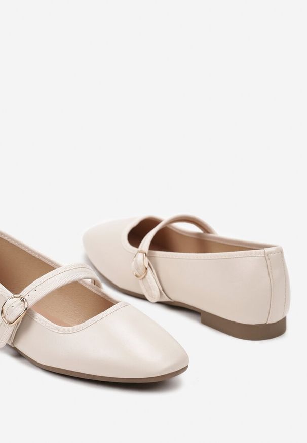Born2be - Beżowe Balerinki Zapinane na Sprzączkę ze Ściętym Noskiem Rilaisa. Zapięcie: sprzączka. Kolor: beżowy. Materiał: jeans. Sezon: wiosna. Obcas: na obcasie. Styl: elegancki. Wysokość obcasa: niski