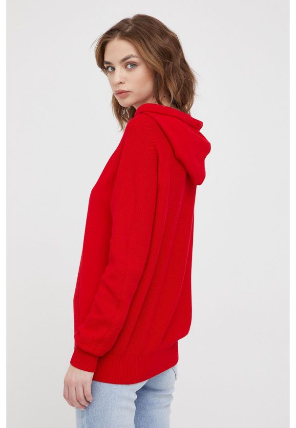 United Colors of Benetton sweter bawełniany damski kolor czerwony lekki. Typ kołnierza: kaptur. Kolor: czerwony. Materiał: bawełna. Długość rękawa: raglanowy rękaw