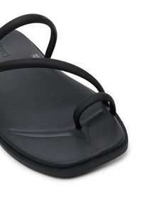 Crocs Japonki Miami Toe Loop Sandal 209862 Czarny. Kolor: czarny