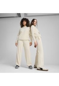 Puma - Damskie spodnie z prostymi nogawkami i małym logo No. 1 ESS Comfort PUMA. Kolor: biały. Wzór: haft. Sport: turystyka piesza