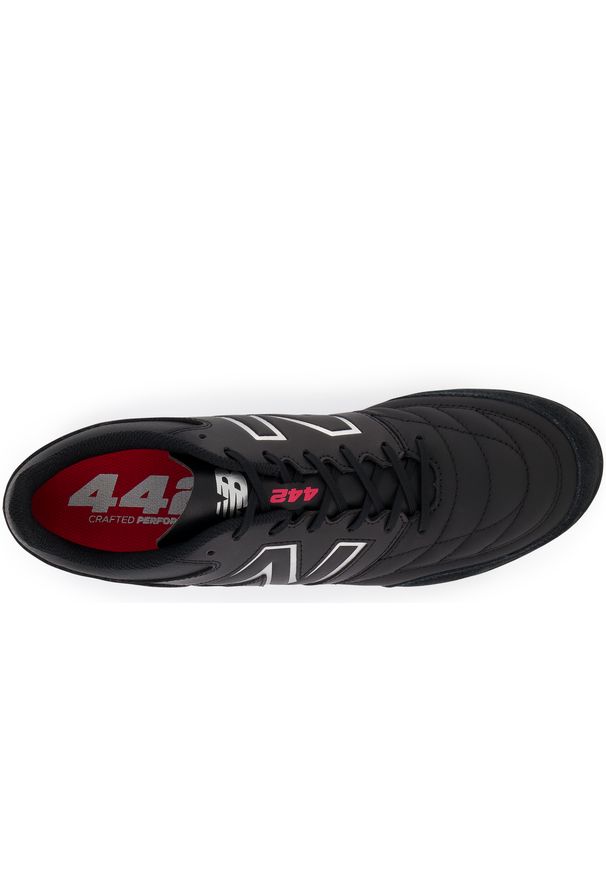 Turfy New Balance MS42TBK2 – czarne. Kolor: czarny. Materiał: syntetyk, materiał. Szerokość cholewki: normalna. Sezon: zima