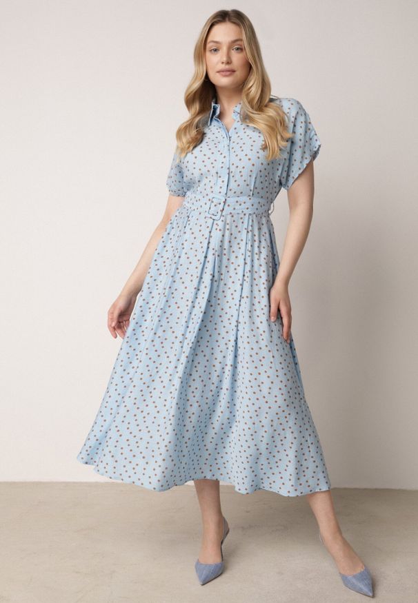Born2be - Niebieska Koszulowa Sukienka z Wiskozy w Groszki z Wiązanym Paskiem w Talii Heless. Okazja: na co dzień, na spacer. Kolor: niebieski. Materiał: wiskoza. Wzór: grochy. Typ sukienki: koszulowe. Styl: casual, klasyczny, retro