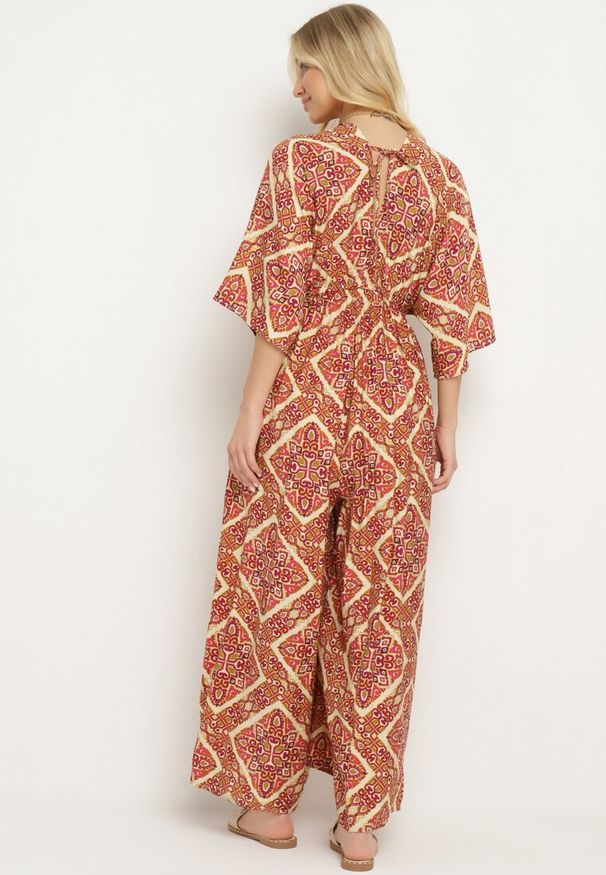 Born2be - Różowo-Żółty Kombinezon Boho z Gumką w Talii Wiązany na Plecach z Szerokimi Nogawkami Rodolia. Okazja: na co dzień. Kolor: różowy. Długość rękawa: krótki rękaw. Długość: krótkie. Styl: boho