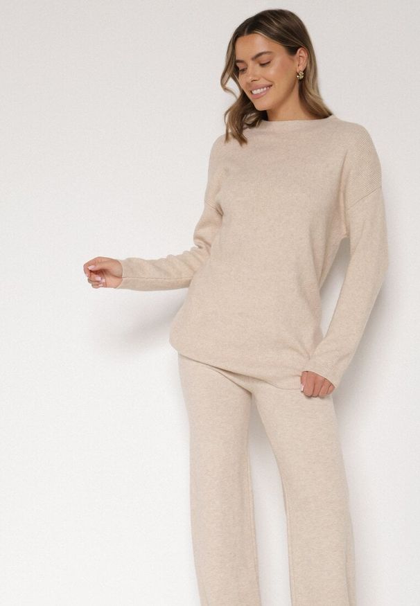 Born2be - Beżowy Dzianinowy Komplet z Bawełną i Wełną Długi Sweter i Szerokie Spodnie Reinesa. Kolor: beżowy. Materiał: wełna, bawełna, dzianina