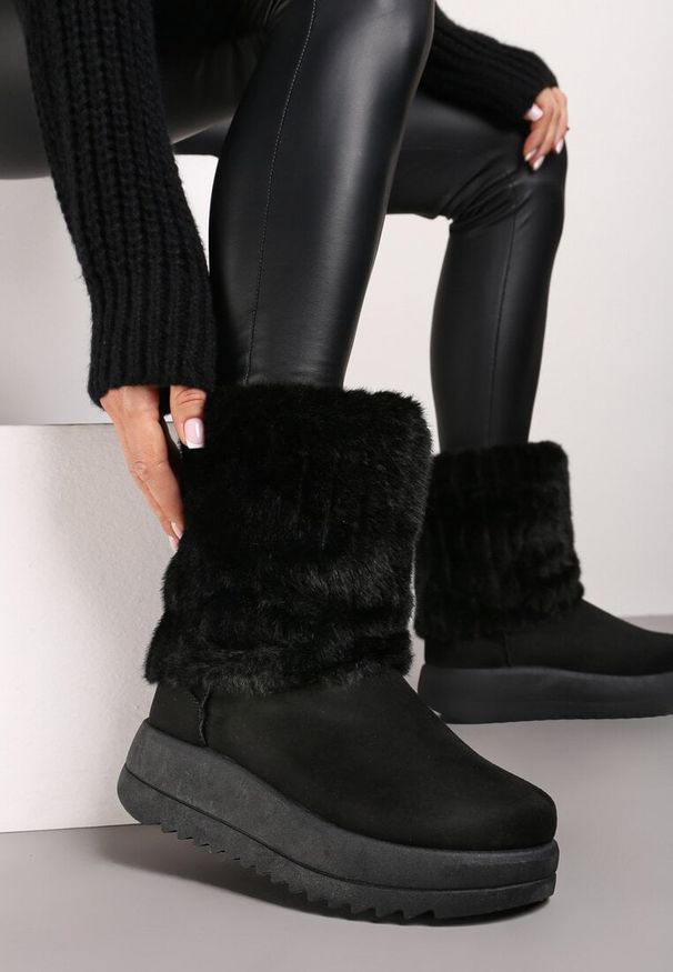 Born2be - Czarne Śniegowce na Grubej Podeszwie z Futerkiem Typu Baranek Alobine. Okazja: na co dzień. Kolor: czarny. Materiał: futro. Styl: elegancki, casual