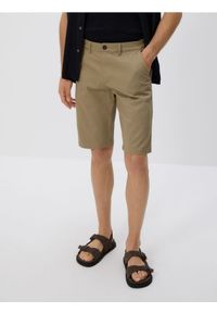 Reserved - Szorty chino regular - oliwkowy. Kolor: oliwkowy. Materiał: bawełna, tkanina #1