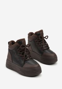 Renee - Czarno-Brązowe Sneakersy Śniegowce Vices na Tłoczonej Platformie z Napisem Olinnea. Okazja: na co dzień. Kolor: czarny. Wzór: napisy. Obcas: na platformie. Wysokość obcasa: średni #3
