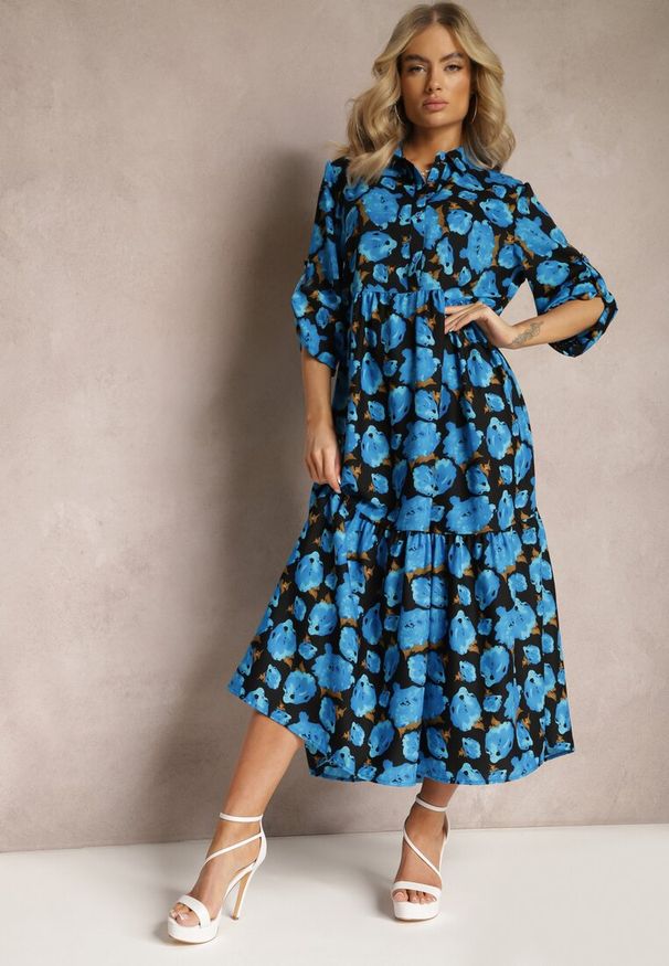 Renee - Niebiesko-Czarna Rozkloszowana Sukienka z Falbaną na Dole i Wzorem w Abstrakcyjne Róże Renaisse. Okazja: na co dzień. Kolor: niebieski. Styl: casual. Długość: maxi