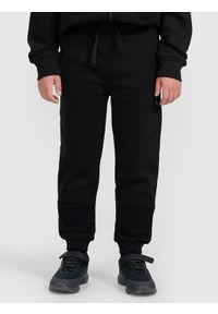 4f - 4F Spodnie dresowe joggery chłopięce - czarne 134 (8-9 lat). Okazja: na co dzień. Kolor: czarny. Materiał: dresówka. Wzór: napisy, gładki, ze splotem, nadruk. Sezon: lato. Styl: młodzieżowy, casual, sportowy #2