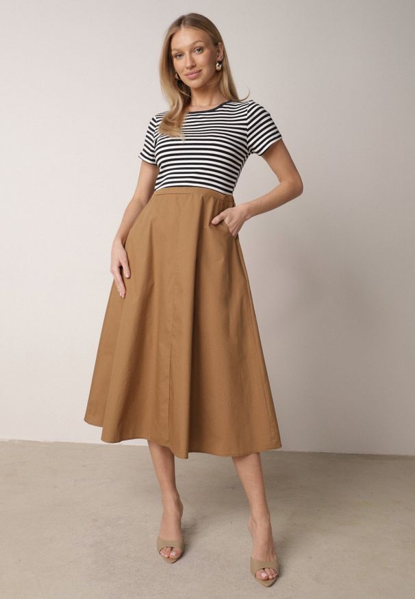 Born2be - Niebieska Rozkloszowana Sukienka z Bawełny z Górą w Paski Aethephaia. Okazja: na co dzień. Kolor: niebieski. Materiał: bawełna. Wzór: paski. Sezon: lato. Typ sukienki: rozkloszowane, proste. Styl: casual, klasyczny