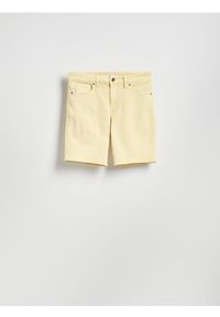 Reserved - Jeansowe szorty straight - żółty. Kolor: żółty. Materiał: jeans #1