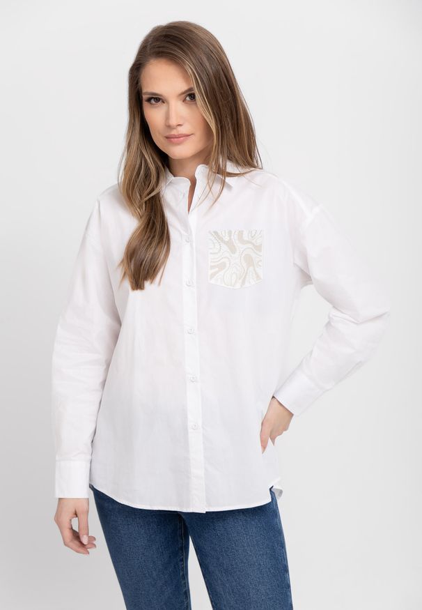 Volcano - Biała koszula oversize K-CELLI. Kolor: biały. Materiał: bawełna, materiał. Wzór: haft. Styl: klasyczny