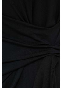 TOMMY HILFIGER - Tommy Hilfiger sukienka kolor czarny midi prosta. Okazja: na co dzień. Kolor: czarny. Materiał: włókno, dzianina. Długość rękawa: krótki rękaw. Typ sukienki: proste. Styl: casual. Długość: midi #5