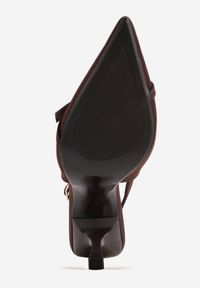 Renee - Brązowe Sandały Slingback na Klepsydrowym Obcasie Zdobione Klamerką Skodrifa. Kolor: brązowy. Wzór: aplikacja. Obcas: na obcasie. Styl: elegancki. Wysokość obcasa: średni #9