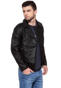 Wrangler - KURTKA SKÓRZANA WRANGLER PU LEATHER JACKET BLACK W4744VI01. Okazja: na co dzień. Kolor: czarny. Materiał: jeans, skóra ekologiczna. Styl: casual