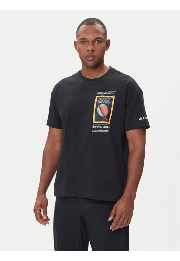 Adidas - adidas T-Shirt National Geographic JD5964 Czarny Loose Fit. Kolor: czarny. Materiał: bawełna, syntetyk