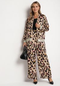 Born2be - Beżowo-Różowa Kurtka Bomberka w Panterkę ze Ściągaczami Irira. Okazja: na co dzień, na spacer. Kolor: beżowy. Materiał: jeans. Długość rękawa: długi rękaw. Długość: długie. Wzór: motyw zwierzęcy. Styl: casual, elegancki #6