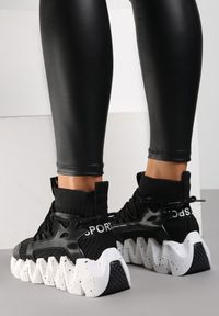 Renee - Czarne Sneakersy Chrysialla. Wysokość cholewki: za kostkę. Nosek buta: okrągły. Zapięcie: sznurówki. Kolor: czarny. Materiał: materiał. Szerokość cholewki: normalna. Wzór: aplikacja, nadruk #3