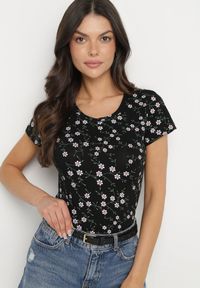 Born2be - Czarny T-shirt z Bawełny w Kwiaty Savilisse. Okazja: na co dzień. Kolor: czarny. Materiał: bawełna. Wzór: kwiaty. Styl: klasyczny, casual