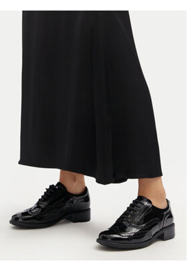 Clarks Oxfordy Havisham Oak 26178710 Czarny. Kolor: czarny. Materiał: lakier, skóra