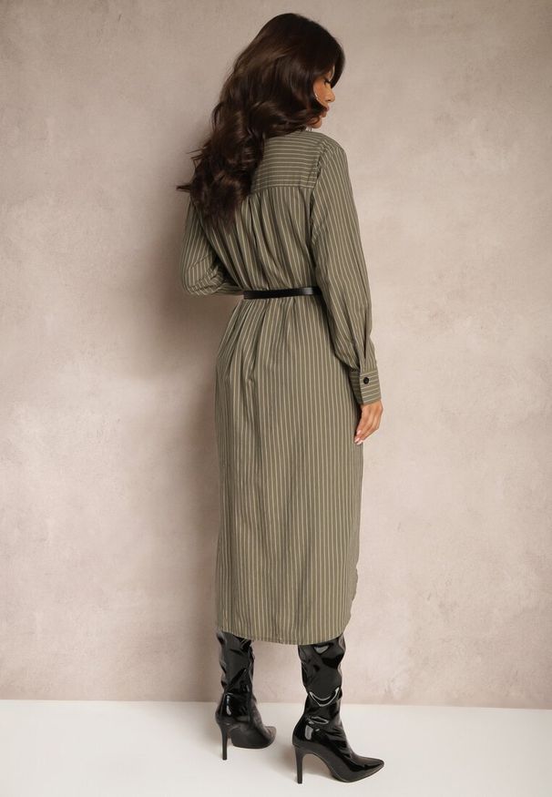 Renee - Zielona Sukienka Koszulowa z Guzikami Ozdobiona Imitacją Kieszeni i Paskiem Tintorella. Okazja: na co dzień, na spotkanie biznesowe, do pracy. Kolor: zielony. Wzór: aplikacja. Typ sukienki: koszulowe. Styl: biznesowy, casual, elegancki