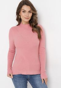 Born2be - Różowy Prążkowany Sweter z Ozdobnym Tłoczeniem Sernara. Kolor: różowy. Materiał: prążkowany. Długość rękawa: długi rękaw. Długość: długie. Styl: elegancki