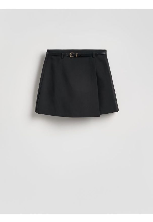 Reserved - Spódnico-szorty z paskiem - czarny. Kolor: czarny. Materiał: tkanina, wiskoza