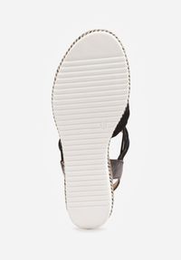 Born2be - Czarne Sandały na Koturnie z Marszczoną Cholewką i Metaliczną Aplikacją Teodlar. Zapięcie: bez zapięcia. Kolor: czarny. Materiał: jeans, len. Wzór: aplikacja. Sezon: lato. Obcas: na koturnie. Styl: boho. Wysokość obcasa: średni #5