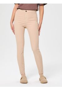 Sinsay - Jeansy skinny - kremowy. Kolor: kremowy