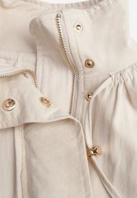 Renee - Beżowa Oversizowa Kurtka Przejściowa o Kroju Bombki z Bawełny i Wiskozy Birana. Okazja: na co dzień. Typ kołnierza: kaptur. Kolor: beżowy. Materiał: wiskoza, bawełna. Styl: casual #6