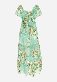 Born2be - Zielona Sukienka z Gumką w Pasie Ozdobiona Falbanką Guzikami i Wiązaniem na Plecach Dimiila. Okazja: na co dzień. Typ kołnierza: kołnierz z falbankami. Kolor: zielony. Długość rękawa: krótki rękaw. Wzór: aplikacja. Sezon: lato. Styl: casual #2