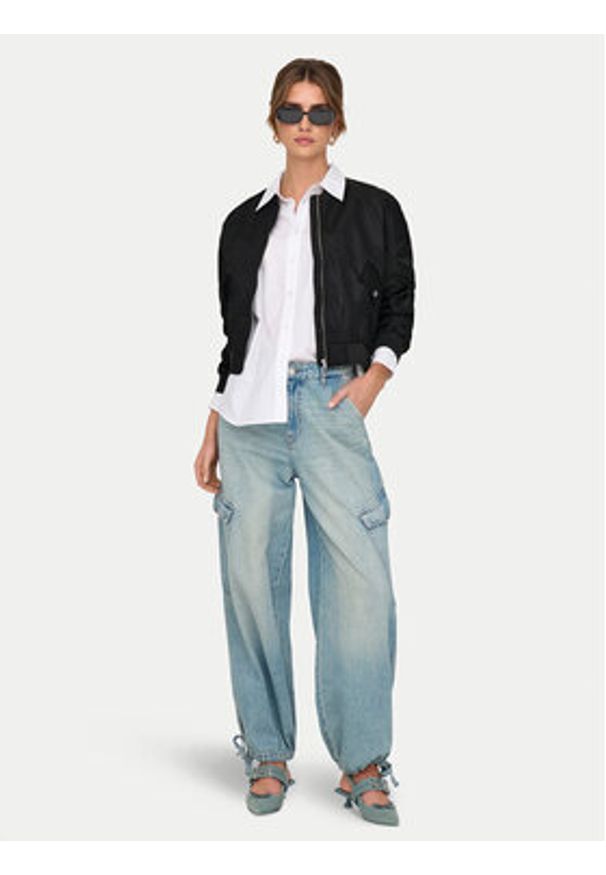 only - ONLY Kurtka bomber Tatjano 15336394 Czarny Regular Fit. Kolor: czarny. Materiał: syntetyk