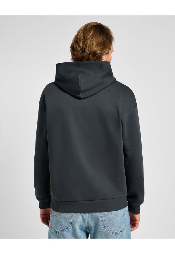 Lee - MĘSKA BLUZA Z KAPTUREM LEE CORE RELAXED HOODIE WASHED BLACK 112355528. Typ kołnierza: kaptur