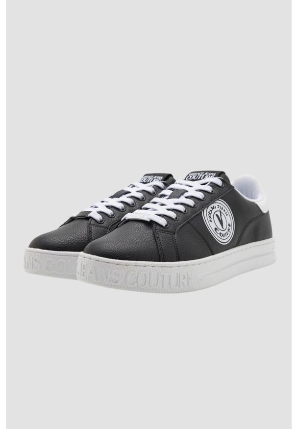Versace Jeans Couture - VERSACE JEANS COUTURE Czarne sneakersy męskie Fondo Court 88 DIS. SK1. Kolor: czarny