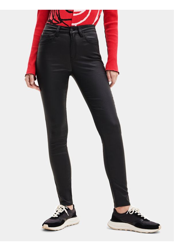Desigual Spodnie skórzane 23WWPW21 Czarny Slim Fit. Kolor: czarny. Materiał: skóra, wiskoza