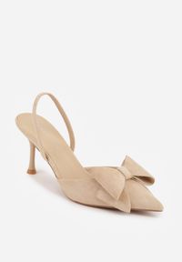 Born2be - Beżowe Szpilki z Imitacji Zamszu z Odkrytą Piętą i Aplikacją z Kokardą Asteodora. Nosek buta: otwarty. Kolor: beżowy. Materiał: zamsz. Wzór: aplikacja. Sezon: lato. Obcas: na szpilce. Styl: klasyczny. Wysokość obcasa: średni #8