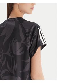 Adidas - adidas Sukienka codzienna Tiro x Common Goal Graphic JL7638 Czarny Loose Fit. Okazja: na co dzień. Kolor: czarny. Materiał: syntetyk. Typ sukienki: proste. Styl: casual #3
