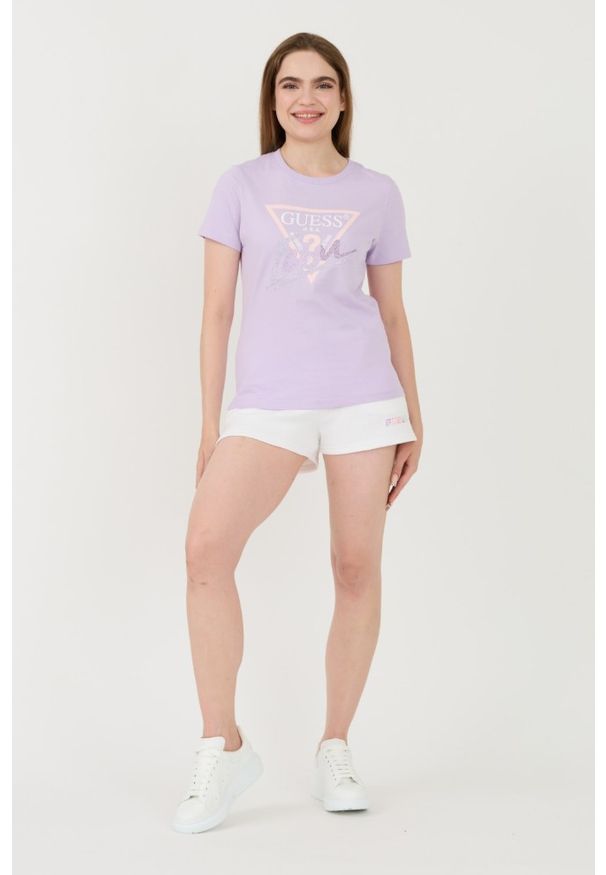 Guess - GUESS Lawendowy damski t-shirt bawełniany Icon Tee, Rozmiar S. Kolor: fioletowy. Materiał: bawełna