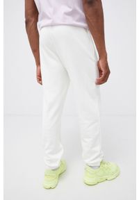 adidas Originals Spodnie H11475 męskie kolor kremowy z aplikacją. Kolor: beżowy. Materiał: bawełna, dzianina. Wzór: aplikacja #2