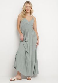 Born2be - Ciemnozielona Sukienka Rozkloszowana na Regulowanych Ramiączkach z Bawełny Aletise. Okazja: na co dzień, na spacer. Typ kołnierza: dekolt w kształcie V. Kolor: zielony. Materiał: bawełna. Długość rękawa: na ramiączkach. Styl: casual, elegancki #2