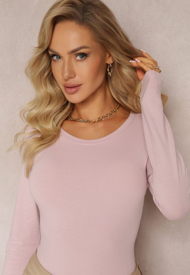 Renee - Ciemnoróżowa Bluzka z Elastycznej Bawełny o Dopasowanym Kroju Evas. Okazja: na co dzień. Kolor: różowy. Materiał: bawełna. Styl: elegancki, casual