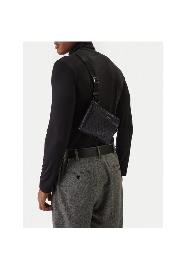Saszetka Calvin Klein. Kolor: czarny